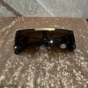 Stylish Black and Gold Sunglasses